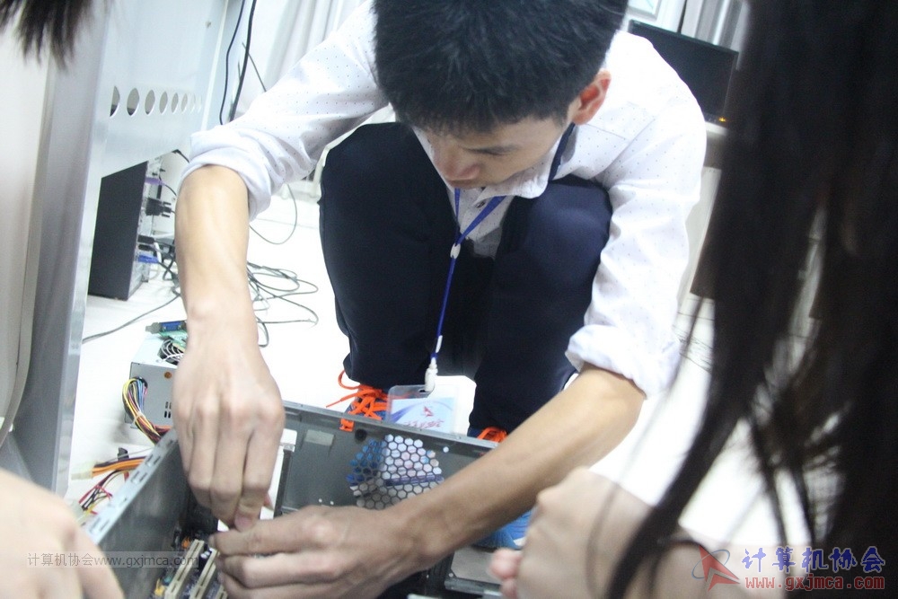 电脑维修学徒，探索技术与挑战之路