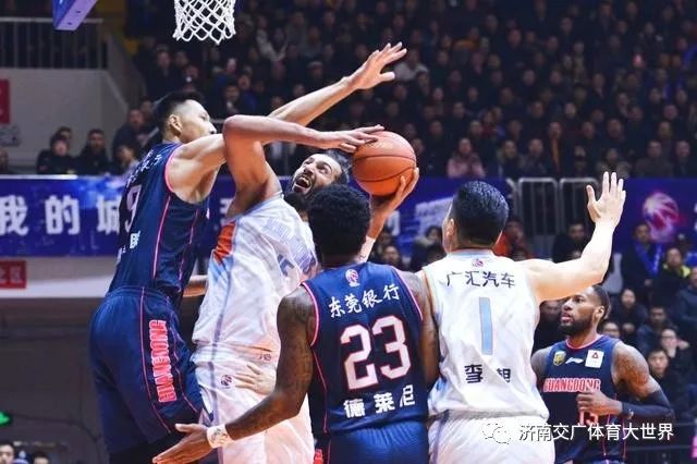 WNBA赛场风云，比分背后的故事